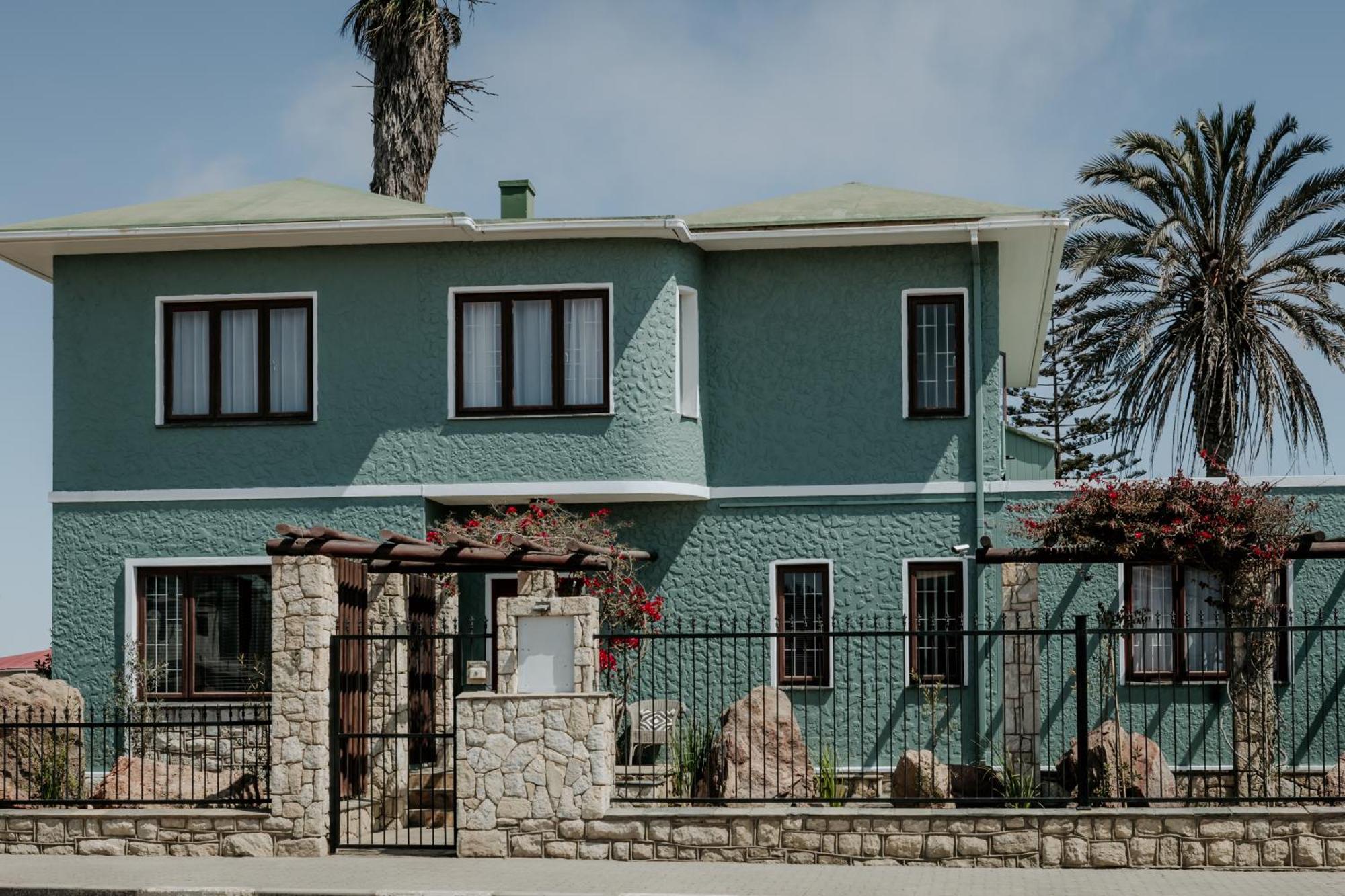 Fritz Manor Bed And Breakfast Суакопмунд Екстериор снимка
